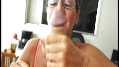 Machine immortelle parce que les membres de la femme porno massage japonais artificielle alors qu'elle a vissé dans le cul et un autre l'a baisée