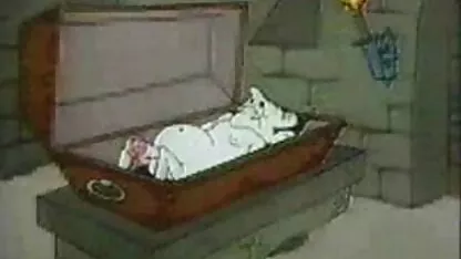 Les yeux inclinés sont à l'écart la conduisent à l'orgasme avec le cancer video porno massage japonais des carottes épaisses sur le dessus de la table