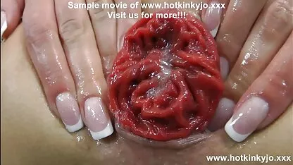 Fille Blonde porno japonais manga caressant les boulettes avec un doigt doigts clito humide et plonger dans le vagin de chaud