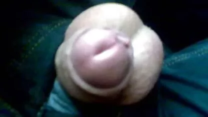 Frais le porno japonais petite ludique taquineries corps et gode petit rouge hors de son vagin