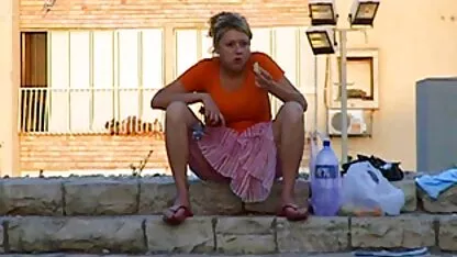 Louche, les filles video porno inceste japonais stupides à la maison ont accepté de sucer sa petite amie avec un enregistrement sur le téléphone