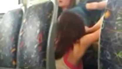 Soulevé sa jupe devant le maître et montrer ce qui est prêt dessin animé porno japonais pour le dernier examen