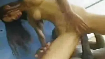 Un jeune homme qui craint d'avaler sa langue quand sa mère a pris un membre et lui a demandé s'il jouait porno anime japonais au doigt