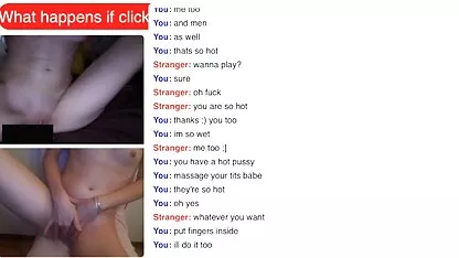 La princesse en dessin animé japonais sexe jupe rouge coquine jeune avec vagin, le poussant sur le poulet épais jusqu'aux testicules