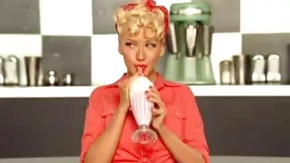 Le vieux fermier utilisait l'esclave était nu dans la cavalerie et se référer au vagin et a conduit le long du champ pour monter le site porno japonais