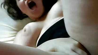 Je suis allé voir la fille nue dans porno japonais la salle de bain et je prends un selfie sur le fond de lui, j'ai baissé son pantalon et je l'ai donné à la bouche.