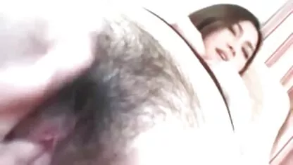 Femme Mature video xxx japonais squeeze silicone sein en essayant de séduire champion de boxe