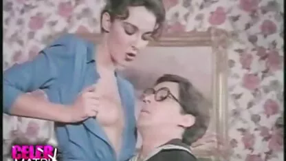 Énorme tyran ventre mis son neveu dans une femme de chambre jupe et commence à se déchirer la gorge, posant le visage du cancer sur le dessus de bus japonais porno la table.