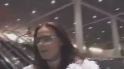 J'ai réveillé mon mari qui dormait en train de se branler le matin, pour que je puisse d'abord obtenir la porno japonais dans le bus datcha de mes parents