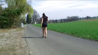 Après avoir nettoyé les poils pubiens, elle verse un jet d'eau dessin animé japonais xxx chaude du robinet dans le vagin et atteint l'orgasme