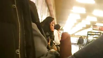 Maigre figure et BIX aspiration bouche habile à amener l'homme à film japonais sexe éjaculer avec aspiration