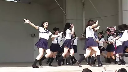 Un ami a amené deux taureaux avec le moteur dans les champs et les a déchirés film porno japonais non censuré tous les deux dans la prairie