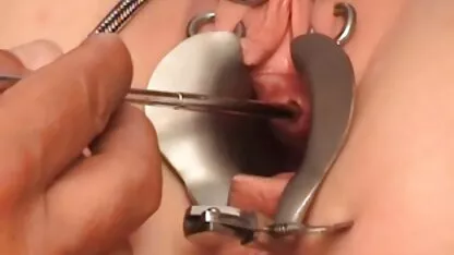 Enrichissez la bouche de sa petite free porno japonais amie et laissez la brosse à bouteille bruisser dans son vagin