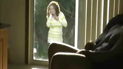 Il est rentré chez lui video xxx japonais après un long voyage, et ici il attend un homme affamé avec des œufs gonflés