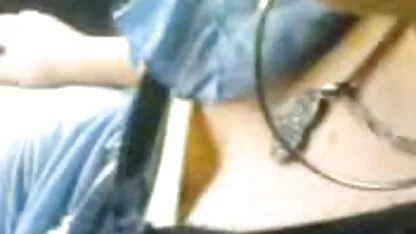 La blonde la blonde allongée sur le canapé et mettre la bite dans le bus japonais porno cul