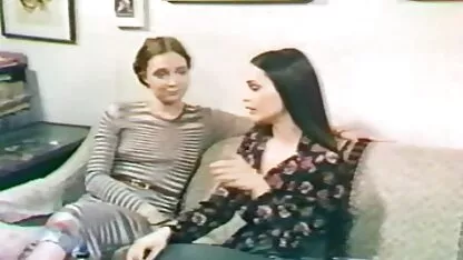 Le propriétaire du studio de x porno japonais séchage blonde modèle de mode avec le cancer, pierce avec un fort dans le cul serré