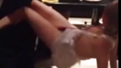 Black buffalo nourrir la blonde avec une grosse bite, poussant dans l'écart film porno gratuit japonais de nutriments