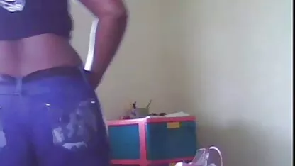 Porcelets avec pistolet baiser les uns les autres caressant chapeaux les uns les autres humide film sexe japonais avec les doigts