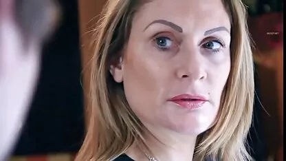 Tolérer la pénétration des membres dans le cul serrant les lèvres et crier de film erotique japonais gratuit la douleur zhoparadivayuschey