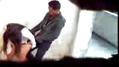 Il a emmené un membre dans un hôtel après la nuit à la discothèque et a commencé par une fellation légèrement sur la porte porno japonais famille