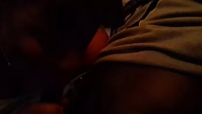 Fils baise sa mère après s'être films pornographiques japonais plaint de son père, il n'a pas remarqué