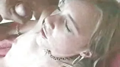 Il traite la dessin animé japonais xxx fille à dîner dans un restaurant chinois et l'a emmené baiser avec un bidet.