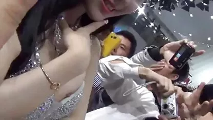 La mère, les seins, les dinosaures se sont retrouvés pour divertir pendant que son mari est constamment parti dans le voyage et c'est la scène de sexe avec un mec noir et une petite amie et le temps vient de dessin animé japonais porno passer dans l'orgasme d'eux, mais le gars a apporté du plaisir pour les deux filles