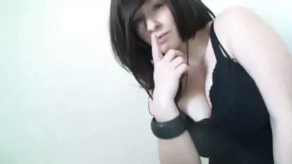 Fille qui est insolente de sucer un membre du meilleur porno japonais mari de sa mère quand elle discutait avec lui au téléphone