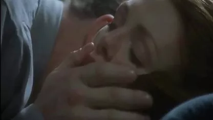 Aziza l'aide à tomber dans un serré, écartant son cul porno japonais public avec ses mains et laissant les bâtards dans l'anus