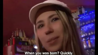 J'ai frappé le cheval à la langue mon ami et quelqu'un derrière se film erotique japonais gratuit sont réunis avec un gros œuf