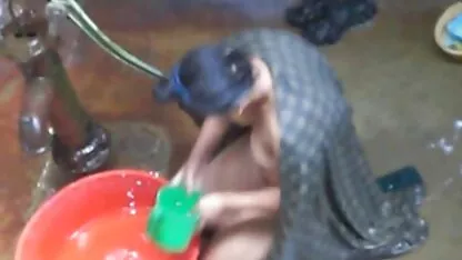 Lilas rose porno japonais dans le bus