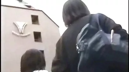 Nanny a vu les membres collants de l'employeur étaient endormis et ne pouvait pas résister à la tentation free porno japonais de sucer