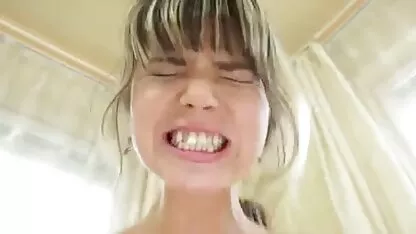 Le jeune homme prenait porno de japonais hohlushka son appareil photo amateur et elle expose le corps devant l'objectif