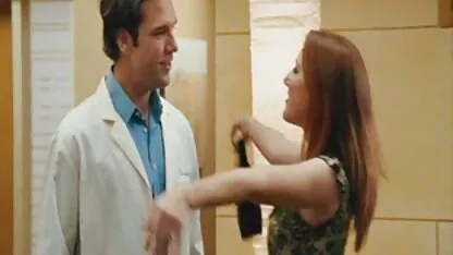 En pyjama party, une fille libère son cul et la seconde colle du caoutchouc de video massage japonais porno poulet rose dans l'anus