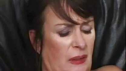 Soeur avec un ami qui est plus âgé que lui, à la demande de sucer de la nourriture à l'homme qui se porno japonais streaming réveille le matin,