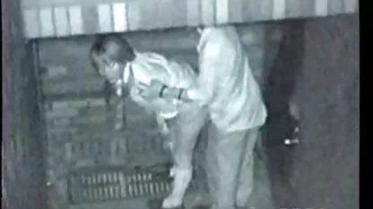 Un agriculteur dans le lait de grange pour ramper porno japonais bus une femme allaite, à la maison avec du bétail