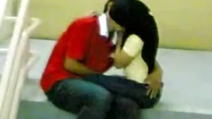 Un soldat de l'armée allemande a quitté manga japonais xxx le champ de bataille, a couru au village et a attaqué le laitier