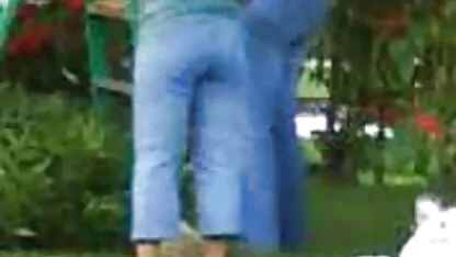 Un membre du groupe est inséré dessin animé porno japonais dans la bouche de l'athlète, qui est puni par l'entraîneur