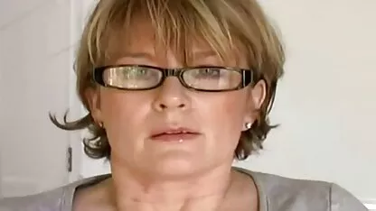 Putes République tchèque a été forcé d'amener le client dans youtube porno japonais une pièce deux fois la taille de deux mètres