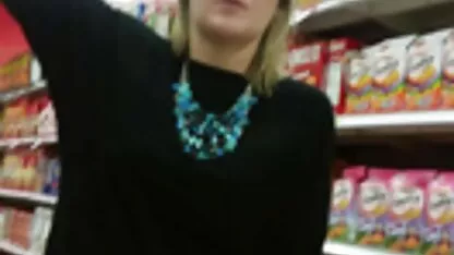 La fille du patron rich est revenue de l'université et a sauté sur le garde du corps de succion, et elle a obéi film japonais sexe à la résistance