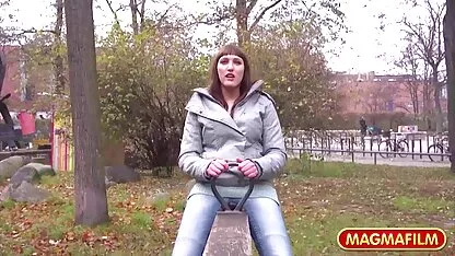 Trois latino forts collaient filmpornojaponais autour d'une femme nue et l'utilisaient comme un crabe