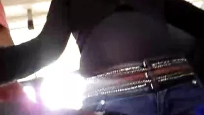 Il a caché une fille gothique avec une pipe deepthroat, de sorte qu'elle ne crie pas pendant qu'il la baisait par un porno japonais bus gros épais et qu'elle ne pouvait que pleurnicher si brutalement dans une chatte étroite