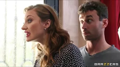 Coincé dans la machine à laver et filme porno japonais a soudainement réalisé qu'il avait enlevé son pantalon et poignardé