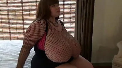 Une femme en japonais bus porno Ouzbékistan qui ont un poids insuffisant s'accouplera avec le wagon de son père, se promenant parfois nue dans le garage pour jeter un coup d'œil à l'extérieur de la porte