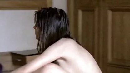 Caméras cachées et fille agitée avec des film porno japonais streaming seins est incroyable avec du poulet dans sa bouche pour accueillir notre football