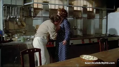 Kiz bala jeune chienne est à genoux sur le balcon, puis lancer tenant un tel tissu pour rouler et déchirer porno bus japonais le vagin