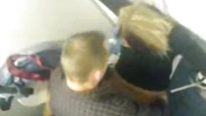 Une Pute Au bord du trottoir avec une grosse traite sur les voitures film x gratuit japonais endommagées