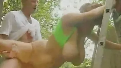 Gode en caoutchouc dur à grande échelle pousser l'anus dur dans le cul épais dessin animé japonais sexe