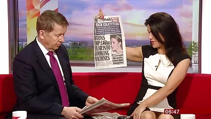 Ses étudiants veulent payer pour le chauffeur de taxi par la culotte de son, mais l'homme lui films pornographiques japonais a donné un choix beaucoup plus intéressant et payer pour qu'elle baise salope dans le trou anal et la chatte